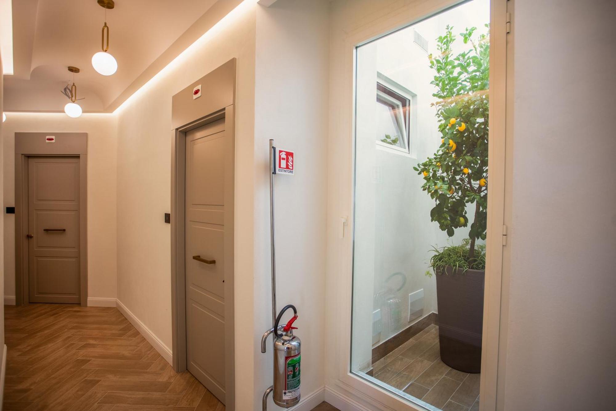 Boemi Smart Suites Napels Buitenkant foto