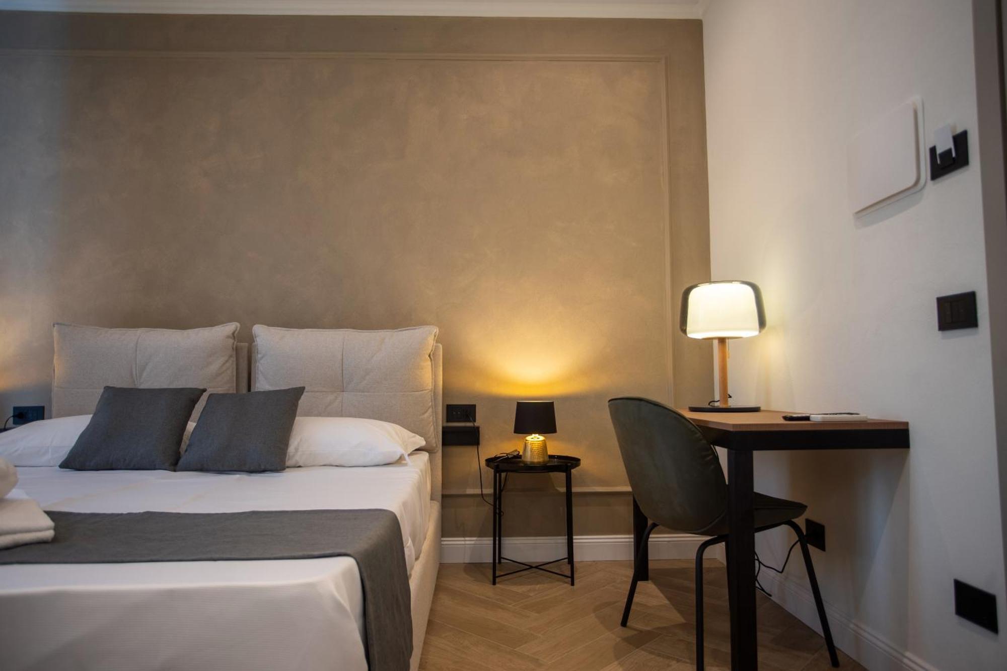 Boemi Smart Suites Napels Buitenkant foto