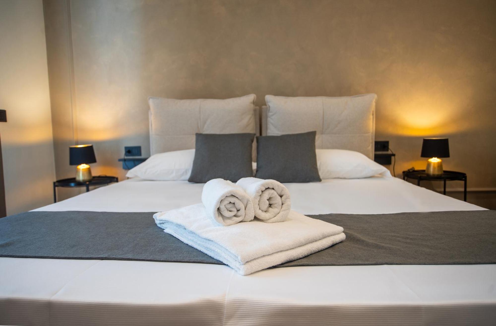 Boemi Smart Suites Napels Buitenkant foto